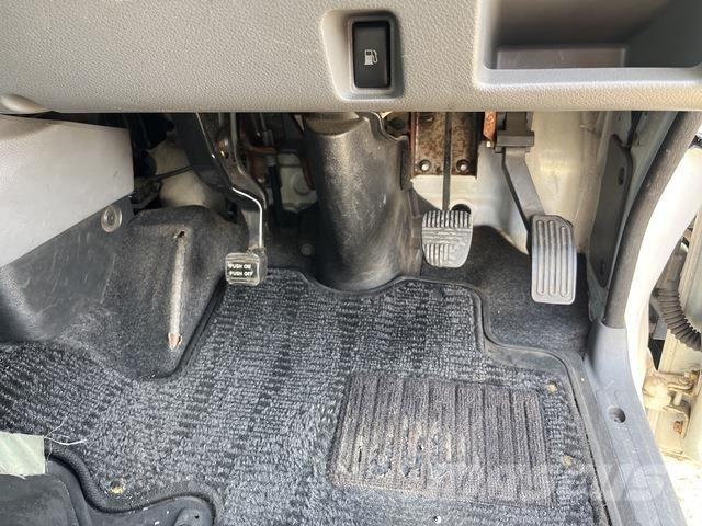 Nissan NV350 Caravan 迷你巴士