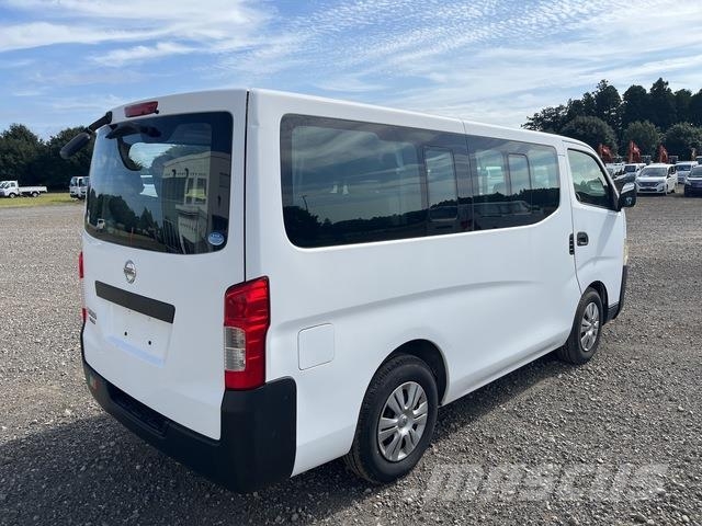 Nissan NV350 Caravan 迷你巴士