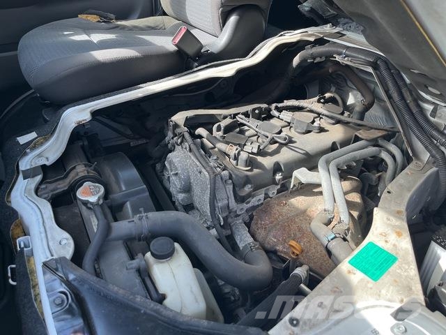 Nissan NV350 Caravan 迷你巴士