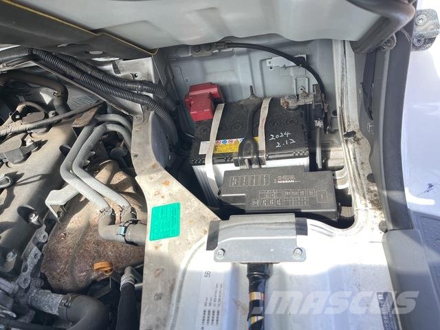 Nissan NV350 Caravan 迷你巴士