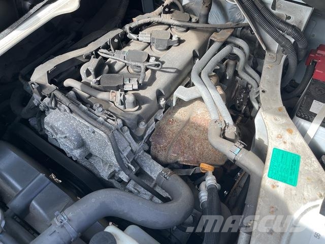 Nissan NV350 Caravan 迷你巴士