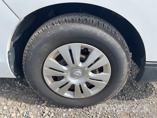 Nissan NV350 Caravan 迷你巴士