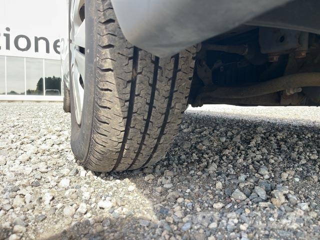 Nissan NV350 Caravan 迷你巴士