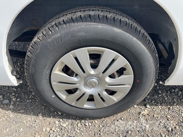 Nissan NV350 Caravan 迷你巴士