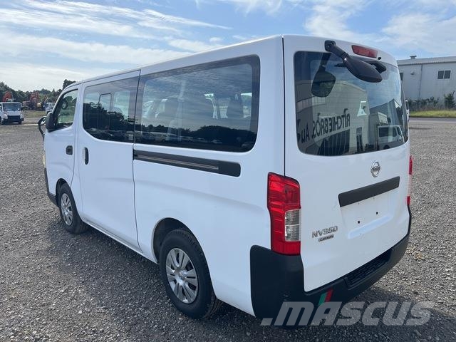 Nissan NV350 Caravan 迷你巴士