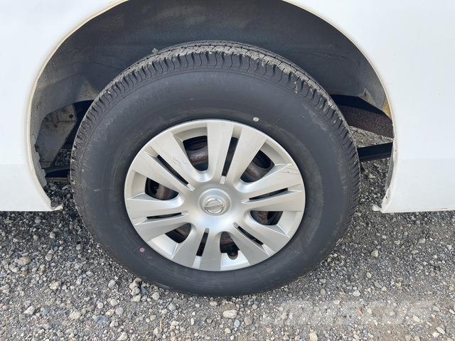 Nissan NV350 Caravan 迷你巴士