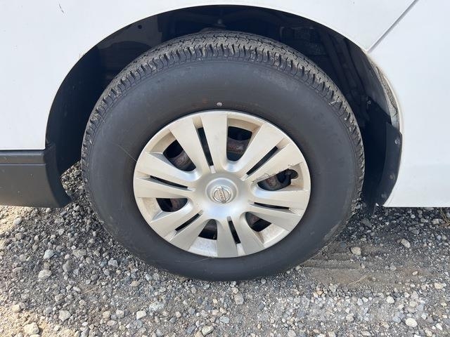 Nissan NV350 Caravan 迷你巴士