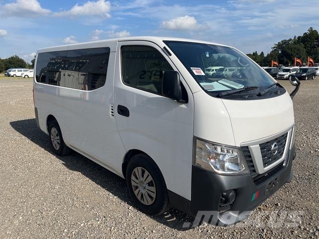 Nissan NV350 Caravan 迷你巴士