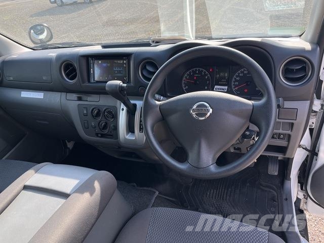 Nissan NV350 Caravan 迷你巴士