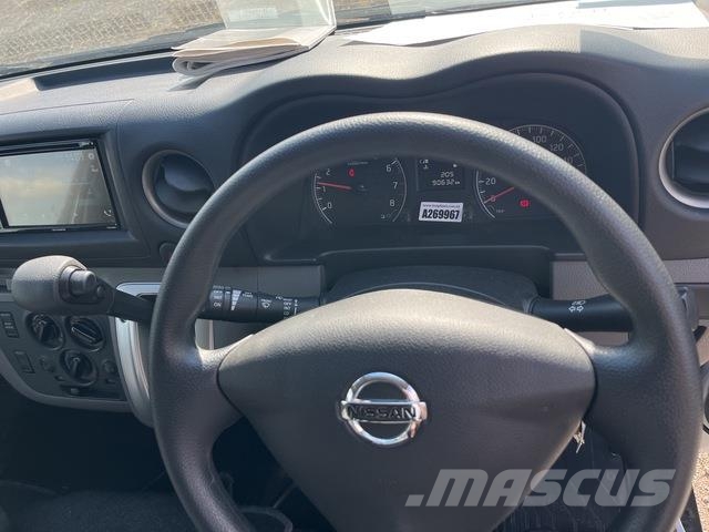 Nissan NV350 Caravan 迷你巴士