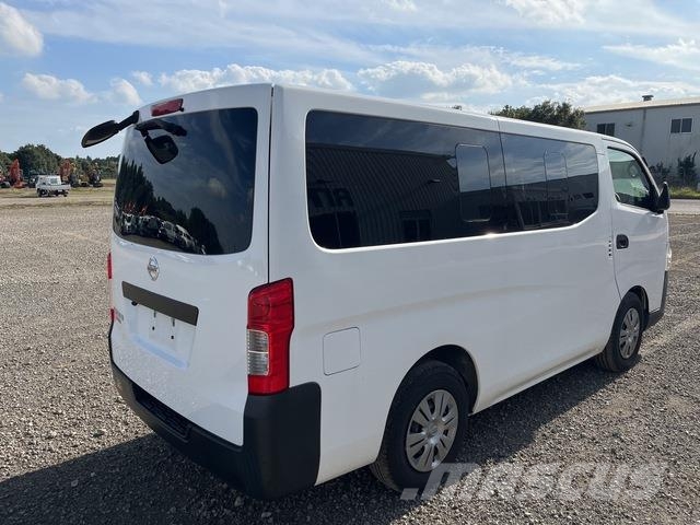 Nissan NV350 Caravan 迷你巴士