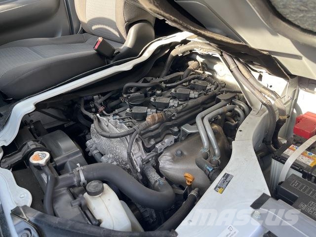 Nissan NV350 Caravan 迷你巴士