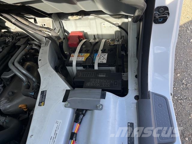 Nissan NV350 Caravan 迷你巴士