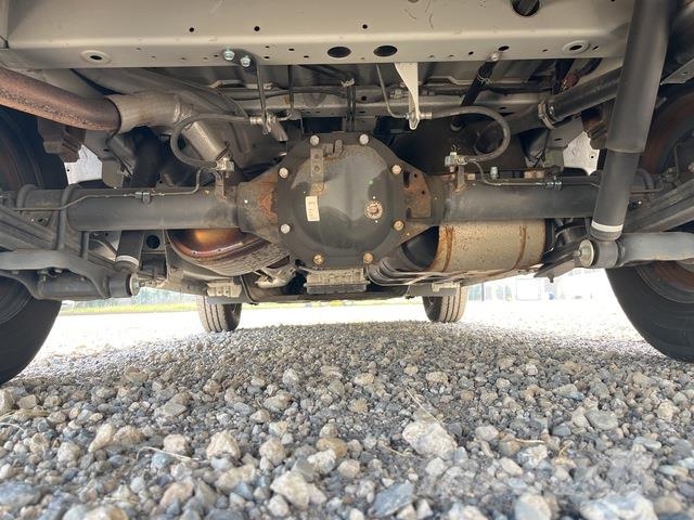 Nissan NV350 Caravan 迷你巴士