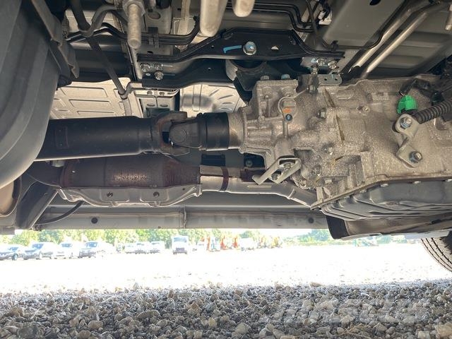 Nissan NV350 Caravan 迷你巴士