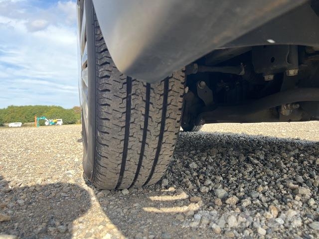 Nissan NV350 Caravan 迷你巴士