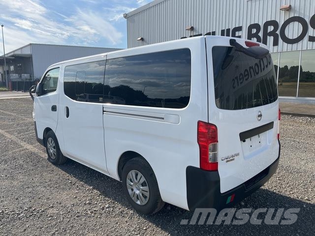 Nissan NV350 Caravan 迷你巴士