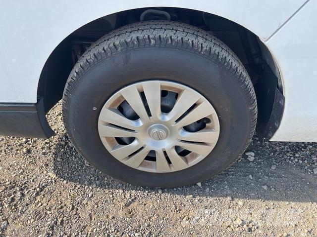 Nissan NV350 Caravan 迷你巴士