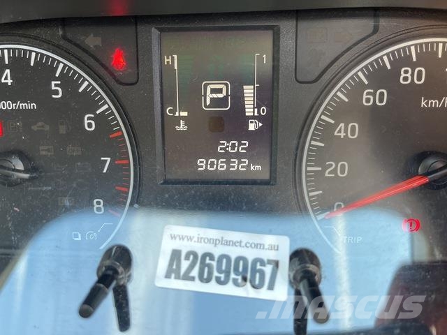 Nissan NV350 Caravan 迷你巴士