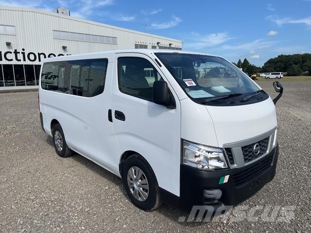 Nissan NV350 Caravan 迷你巴士