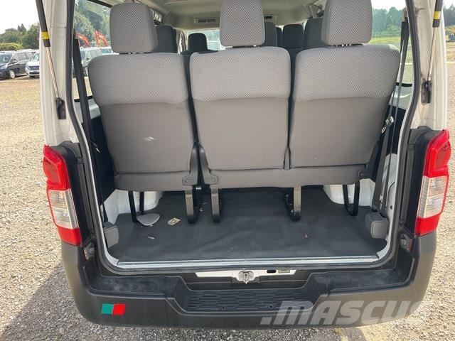 Nissan NV350 Caravan 迷你巴士