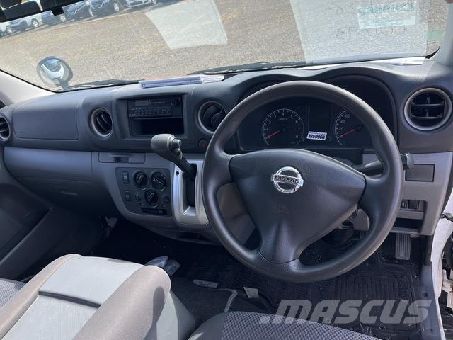 Nissan NV350 Caravan 迷你巴士