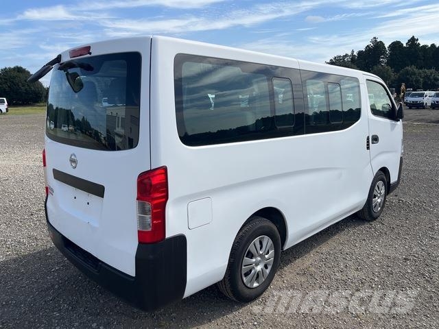 Nissan NV350 Caravan 迷你巴士