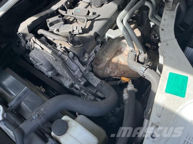 Nissan NV350 Caravan 迷你巴士