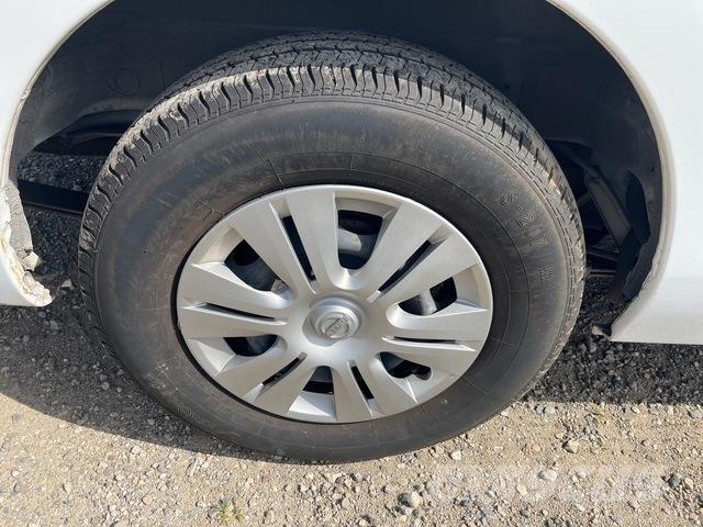 Nissan NV350 Caravan 迷你巴士