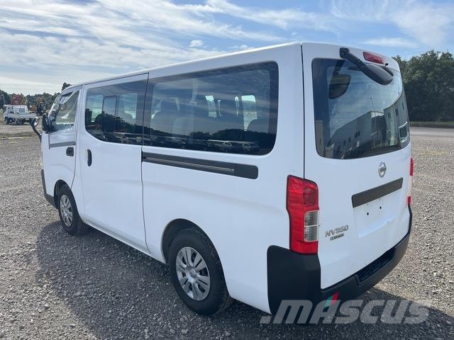 Nissan NV350 Caravan 迷你巴士