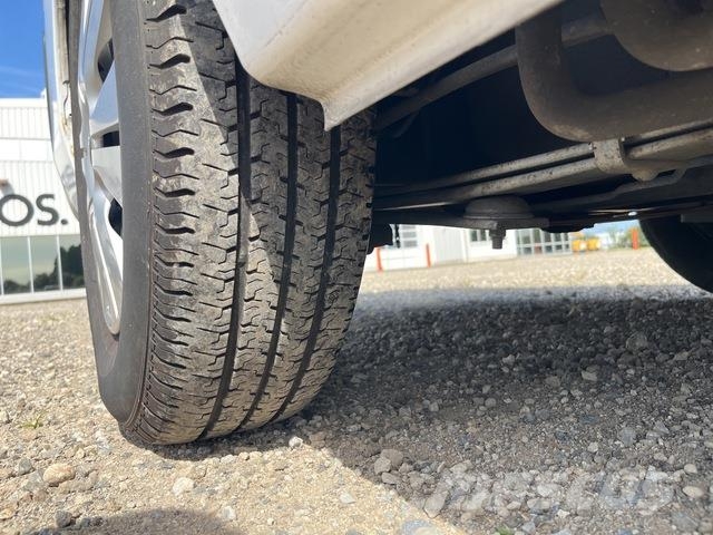 Nissan NV350 Caravan 迷你巴士