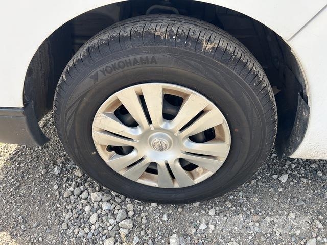 Nissan NV350 Caravan 迷你巴士