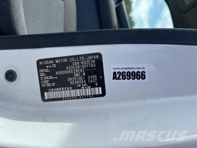 Nissan NV350 Caravan 迷你巴士