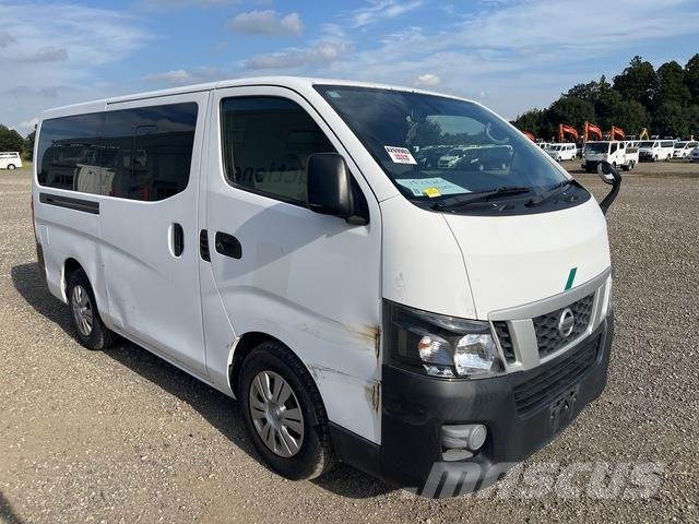 Nissan NV350 Caravan 迷你巴士