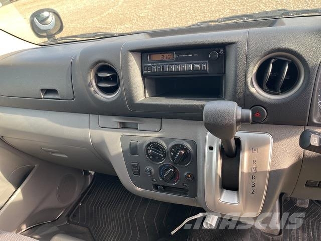 Nissan NV350 Caravan 迷你巴士