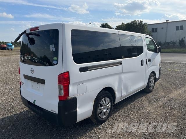 Nissan NV350 Caravan 迷你巴士