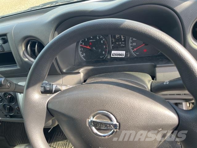 Nissan NV350 Caravan 迷你巴士
