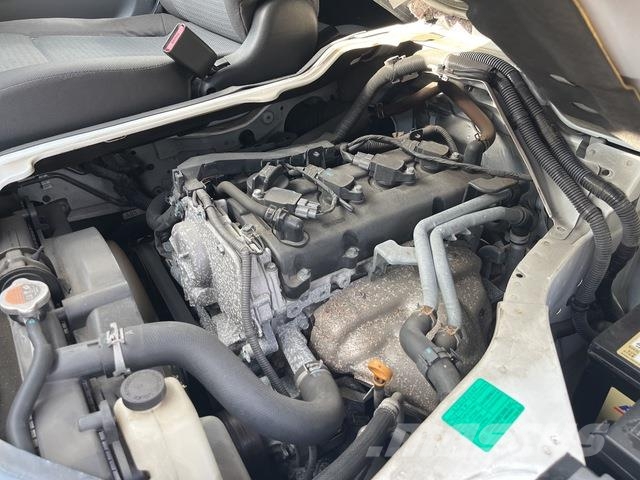 Nissan NV350 Caravan 迷你巴士