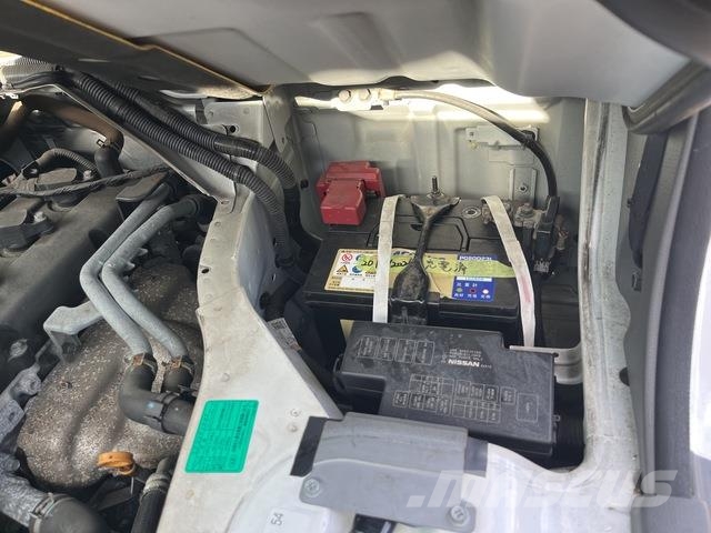 Nissan NV350 Caravan 迷你巴士
