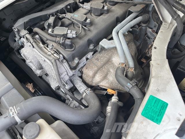 Nissan NV350 Caravan 迷你巴士