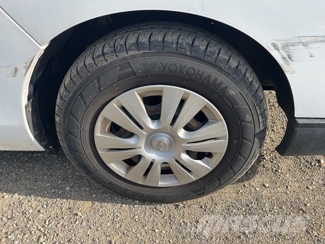 Nissan NV350 Caravan 迷你巴士