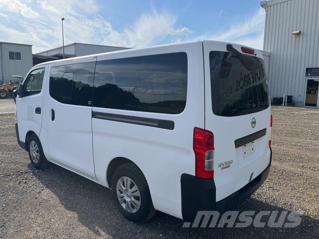 Nissan NV350 Caravan 迷你巴士