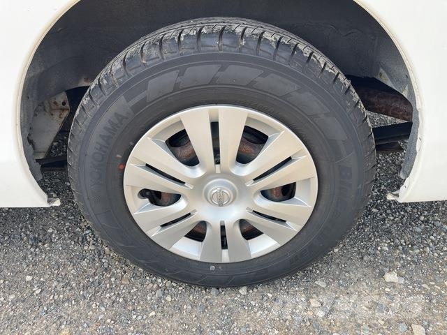 Nissan NV350 Caravan 迷你巴士