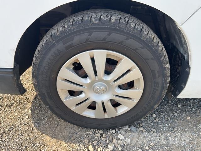 Nissan NV350 Caravan 迷你巴士