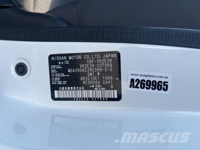 Nissan NV350 Caravan 迷你巴士