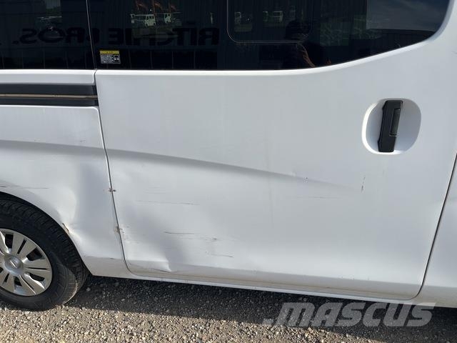 Nissan NV350 Caravan 迷你巴士