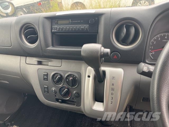 Nissan NV350 Caravan 迷你巴士