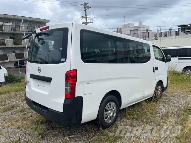 Nissan NV350 Caravan 迷你巴士