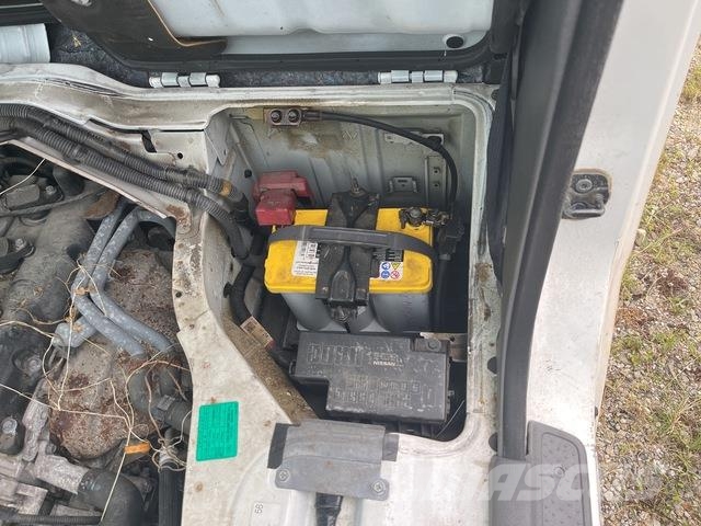 Nissan NV350 Caravan 迷你巴士