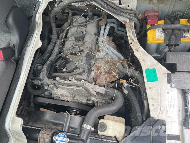 Nissan NV350 Caravan 迷你巴士